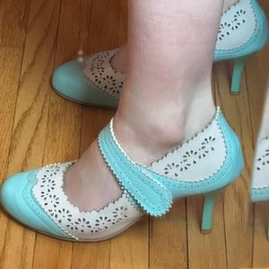 Teal and white detailed high heels